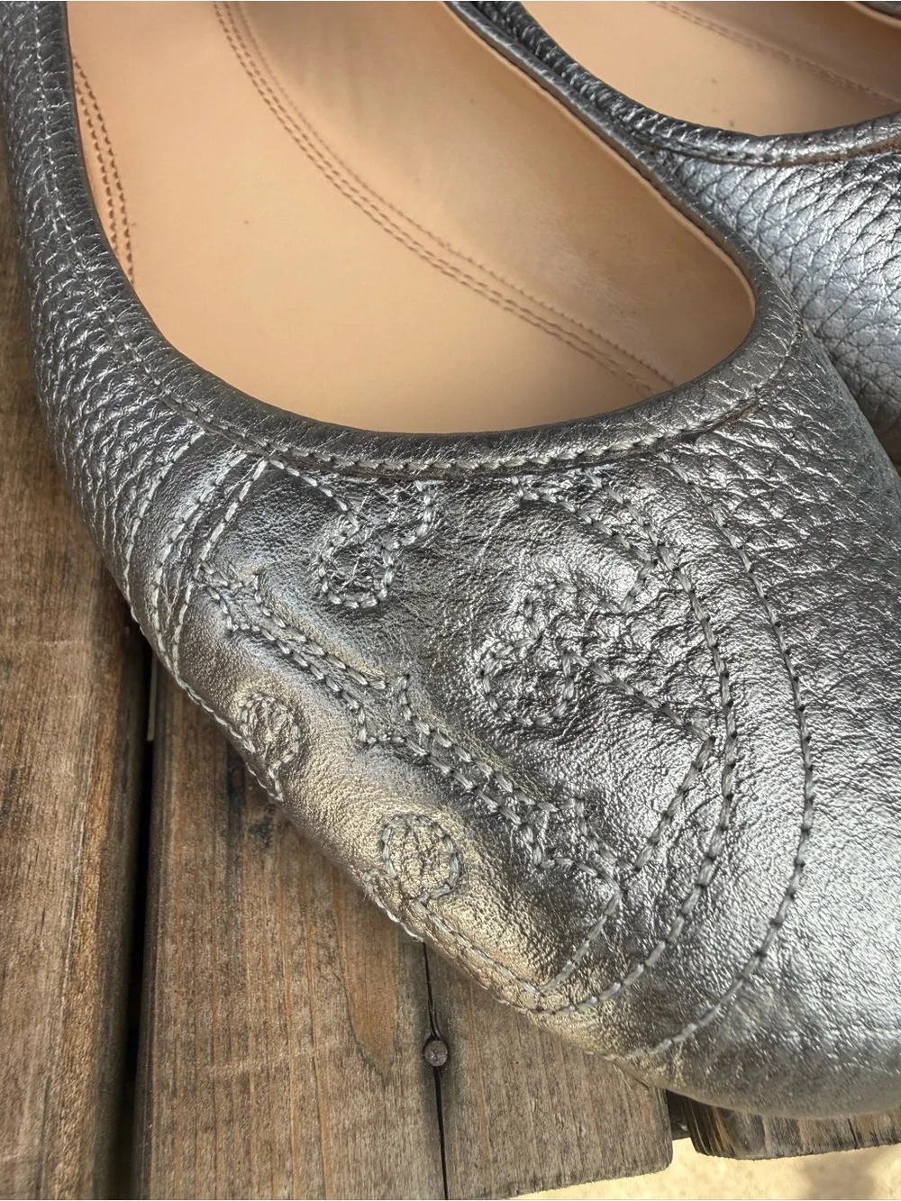 Tory Burch Ruby Silver Pebbled Leather Ballet Flats Size 10.5